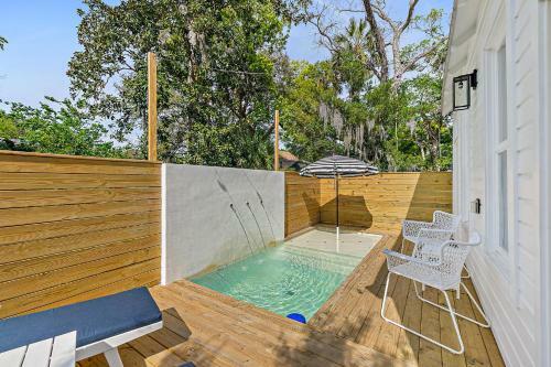 Haven Tiny House - Pool, Walk To Downtown