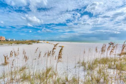 Apartamento Tropic Terrace #51 - Beachfront Rental Condo