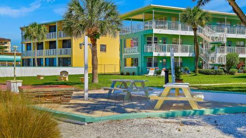 Apartamento Tropic Terrace #51 - Beachfront Rental Condo