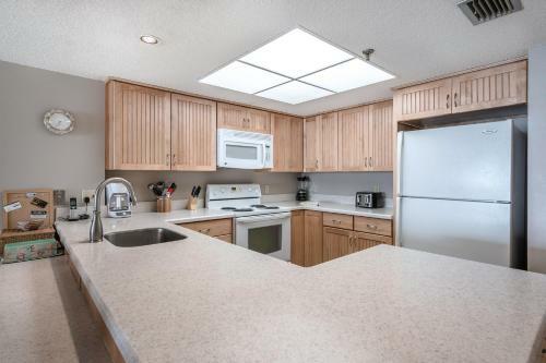 Apartamento Las Brisas 404, Gulf Front, Bbq Area, 3 Bedroom, Shared Pool, Sleeps 10