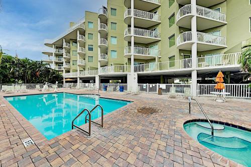Apartamento Latitude Adjustment - Pool, Hot Tub, Walk To Beach Condo