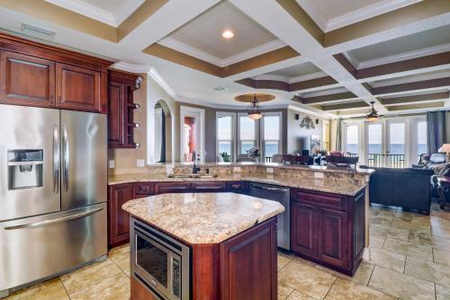 Gulf-front Estate With Pool & Direct Beach Access Home