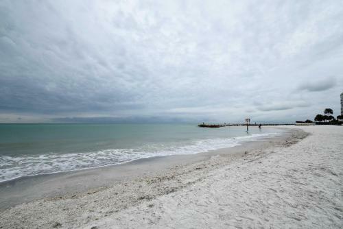 Apartamento St Pete Beach Condo With Pool, 5-min Walk To Beach!