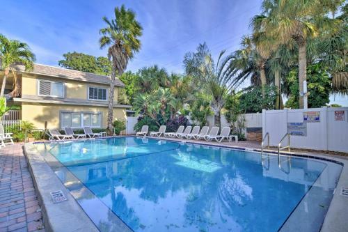 Apartamento St Pete Beach Condo With Pool, 5-min Walk To Beach!