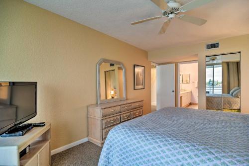 Apartamento St Petersburg Home With Pool Access, Oceanfront Views