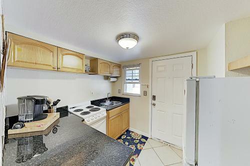 Apartamento New Listing! Shoreside Condo - Walk To Waves Condo