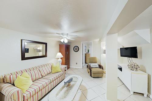 Apartamento New Listing! Shoreside Condo - Walk To Waves Condo