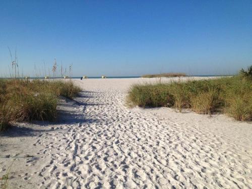 Apartamento Tropic Terrace #29 - Beachfront Rental Apts