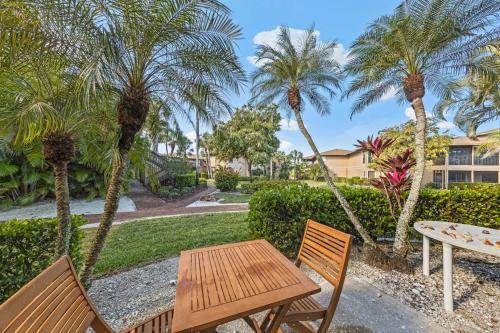 Quiet Resort Condo Surrounded By Tropical Vegetation - Blind Pass E102