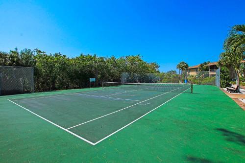Quiet Spacious Condo Near Famous Bowman's Beach - Blind Pass G203