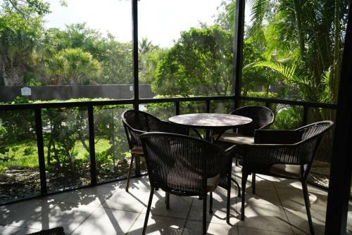 Peaceful Resort Condo On Sanibel's Secluded West End - Blind Pass B111