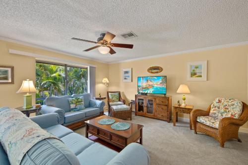 Enjoy Sunsets At Sanibel's Hidden Gem Resort Condo - Blind Pass E201