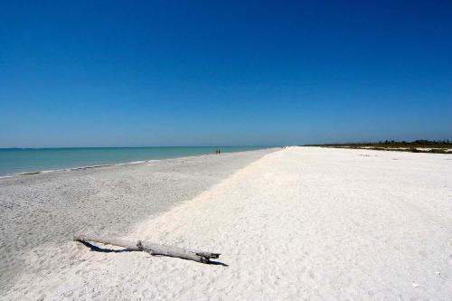 Hidden Gem Resort Condo Perfect For Sunsets & Shells - Blind Pass G102