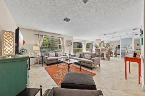 Hidden Gem Resort Condo Perfect For Sunsets & Shells - Blind Pass G102