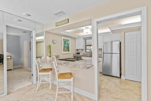 Hidden Gem Resort Condo Perfect For Sunsets & Shells - Blind Pass G102
