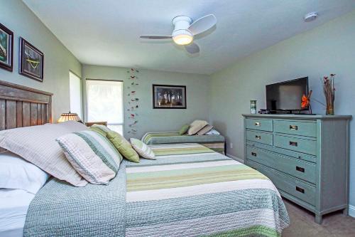 Beach Resort Condo Near World Renowned Bowmans Beach - Blind Pass B202
