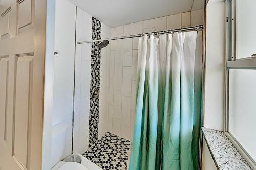 Gorgeous Retreat With Private Pool - Walk To Bay Home
