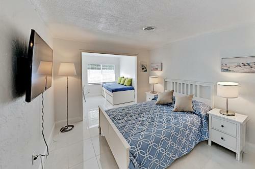 Gorgeous Retreat With Private Pool - Walk To Bay Home
