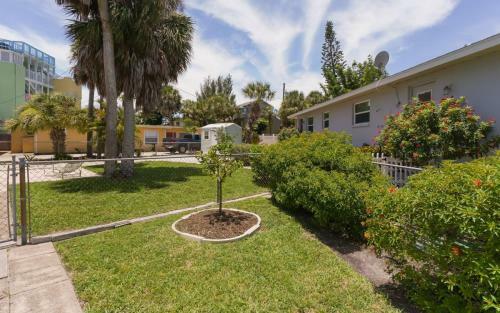 Walk To The Beach Or Village In Minutes!