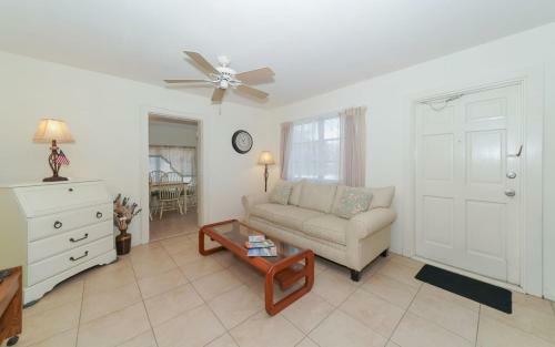 Walk To The Beach Or Village In Minutes!