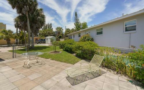 Walk To The Beach Or Village In Minutes!
