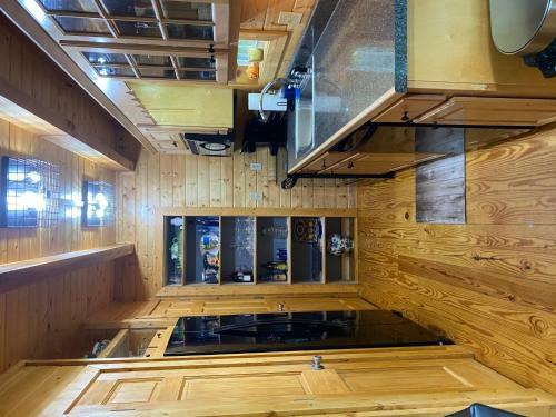 Southern Oak Cabin