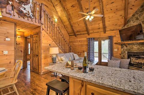Picturesque Mtn Cabin With Hot Tub And Fire Pit!