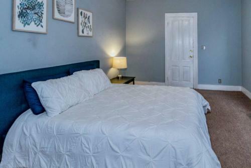 Downtown Cottage Near River! 15 Min To Benning