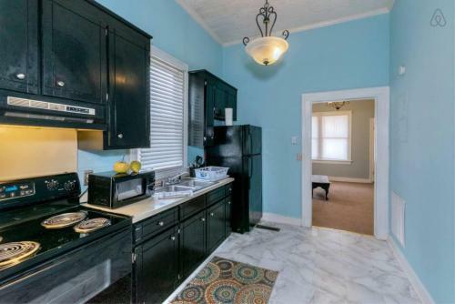 Downtown Cottage Near River! 15 Min To Benning