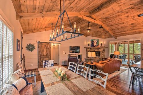 Cork And Creek Cottage With Mtn And Pasture Views!