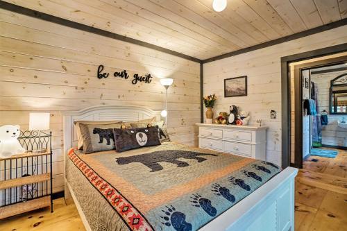 Epworth Escape With Deck, Fire Pit, Hot Tub, Views!