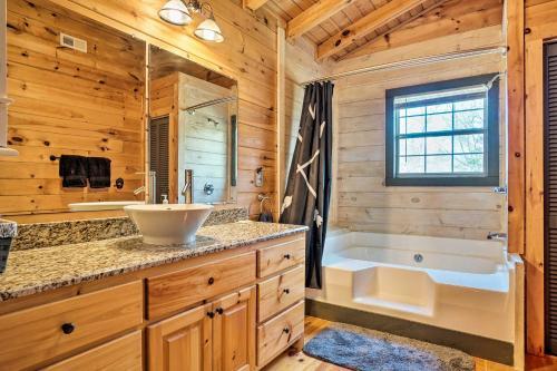 Epworth Escape With Deck, Fire Pit, Hot Tub, Views!