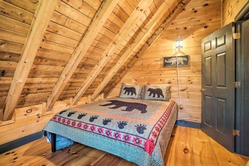 Epworth Escape With Deck, Fire Pit, Hot Tub, Views!