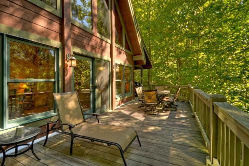 Thunder Falls- Cabin Perched Over 10ft Waterfalls!