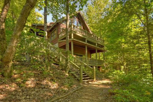 Thunder Falls- Cabin Perched Over 10ft Waterfalls!
