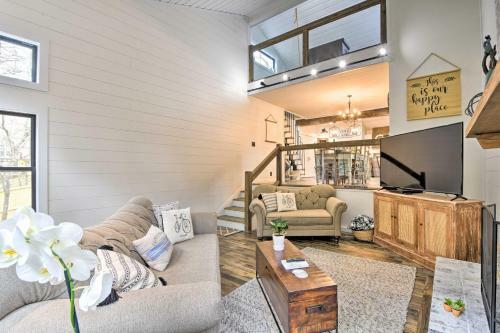 Mountaintown Creek Escape With Fire Pit And Deck!