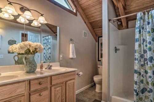 Christoffs Chalet With Hot Tub - 2 Mi To Downtown