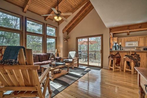 Christoffs Chalet With Hot Tub - 2 Mi To Downtown