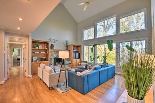 Big Canoe Resort Home With 3 Decks And Mtn Views!