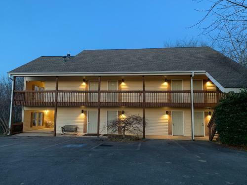 Hotel Woodbridge Inn