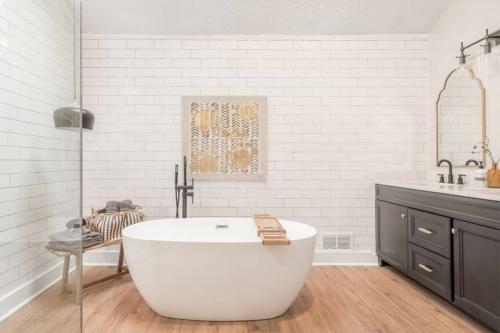 Stylish & Spacious Home Near Atl