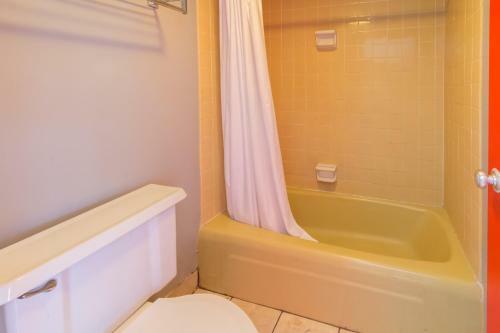 Oyo Hotel Macon Ga I-75 South