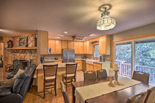 Secluded Lavinder Laurel Leaf Cottage Near Creek