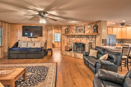 Secluded Lavinder Laurel Leaf Cottage Near Creek