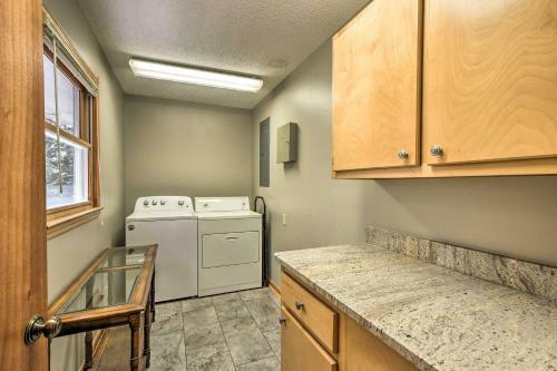 Secluded Lavinder Laurel Leaf Cottage Near Creek