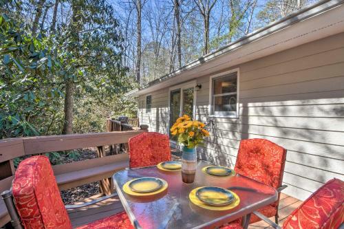 Secluded Lavinder Laurel Leaf Cottage Near Creek