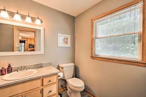 Secluded Lavinder Laurel Leaf Cottage Near Creek