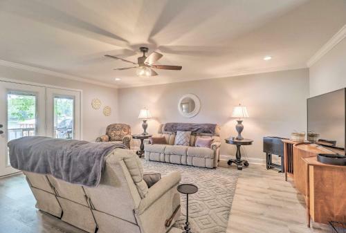 Waterfront Lake Sinclair Home With Boat Dock!