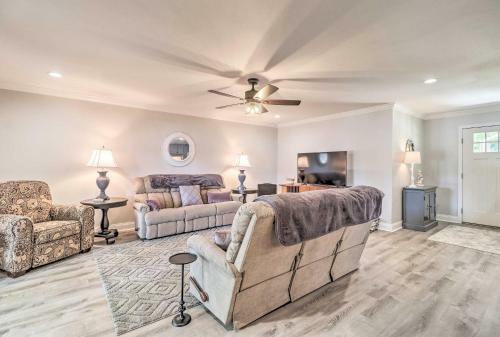 Waterfront Lake Sinclair Home With Boat Dock!
