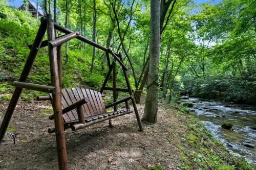Elegant Forest Escape With Hot Tub, Views And More
